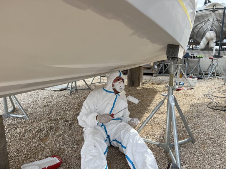 Preparing a Bavaria S29 for Antifouling – Step-by-Step Process