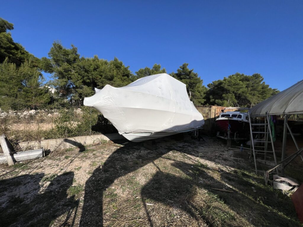 Shrink Wrap Bootsschutz in Kroatien – Installation mit Tür-Reißverschluss und Belüftungssystem, Dry Dock by TriM Nautica Biograd